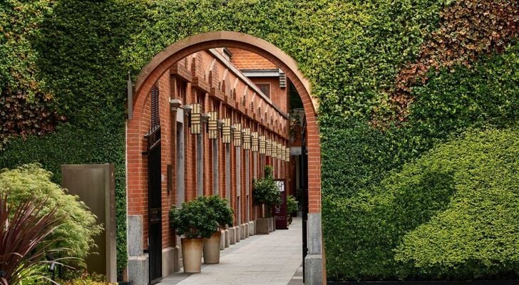 Capella Shanghai, Jian Ye Li