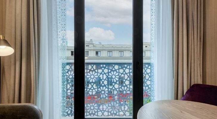 Querencia de Sevilla, Autograph Collection