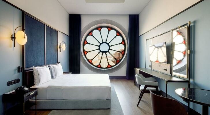 The Editory Riverside Santa Apolónia Hotel